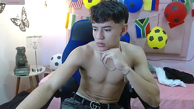 Snapshot of Ryan_grayx chatting on July 5, 2026, 12:23 pm Ryan grayx online show from July 5, 2026, 12:23 pm
