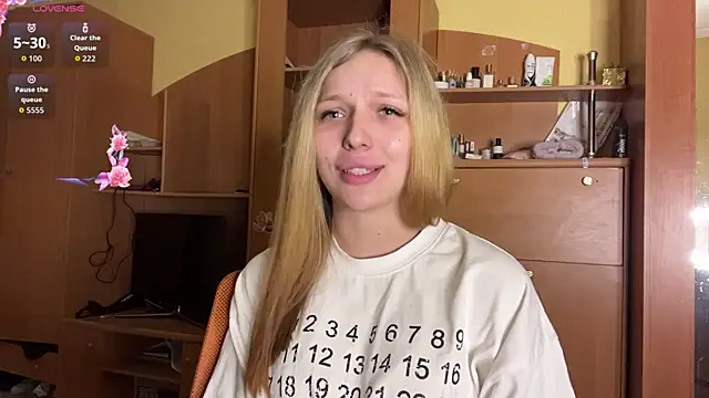 xXMelanieseXx online show from June 19, 2026, 4:35 pm