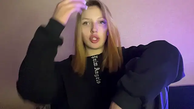 xXMelanieseXx online show from July 16, 2026, 7:22 pm