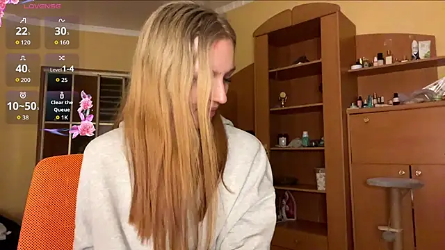 xXMelanieseXx online show from June 22, 2026, 4:26 pm