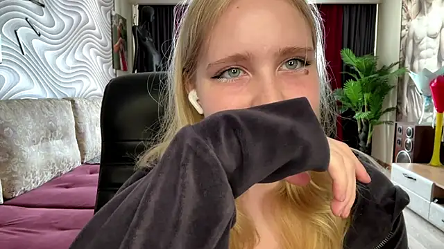 AnnyRocky online show from June 11, 2026, 12:24 pm