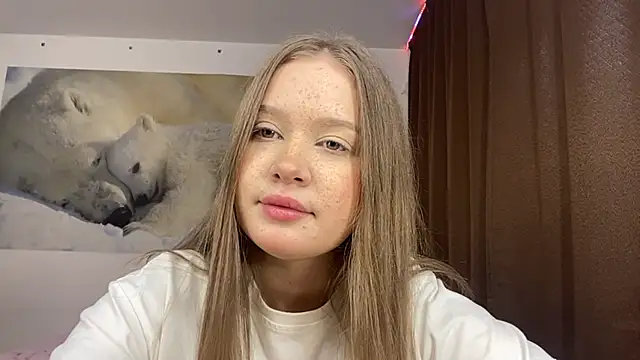 StefiMoon online show from May 31, 2026, 12:44 pm