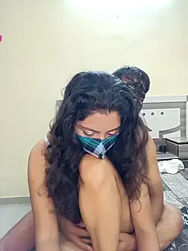 Snapshot of Desii_Couple69 chatting on July 5, 2026, 4:19 am Desii Couple69 online show from July 5, 2026, 4:19 am
