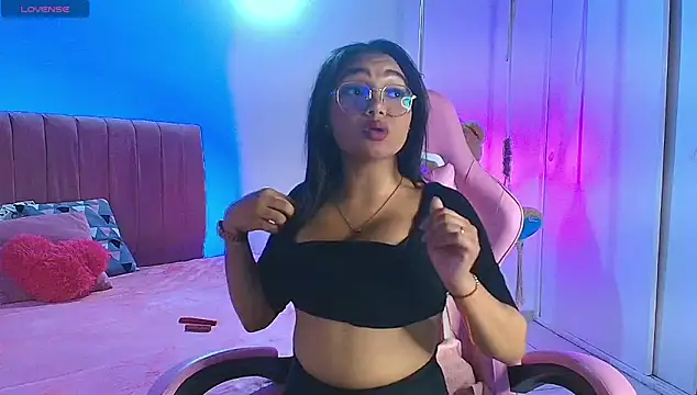 Snapshot of selene_luxe chatting on May 30, 2026, 7:41 pm selene luxe online show from May 30, 2026, 7:41 pm