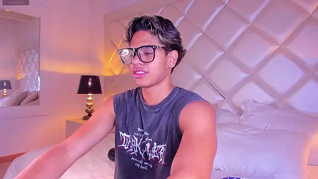Snapshot of MarcoDeluxxe chatting on May 29, 2026, 11:49 am MarcoDeluxxe online show from May 29, 2026, 11:49 am