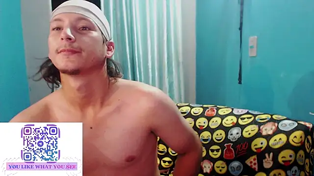 Snapshot of MrKingsaintx chatting on July 1, 2026, 1:39 am MrKingsaintx online show from July 1, 2026, 1:39 am