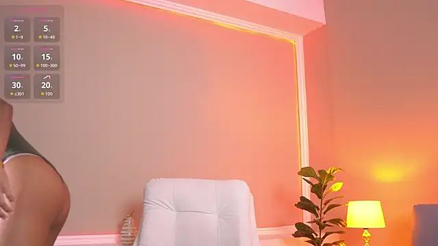 Snapshot of Naomi_Silk chatting on July 3, 2026, 12:55 pm Naomi Silk online show from July 3, 2026, 12:55 pm