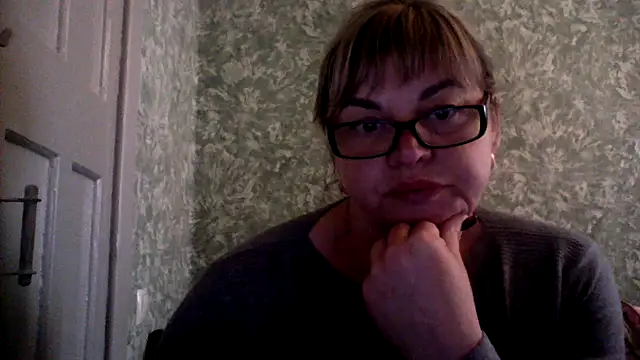 Snapshot of Empress211 chatting on June 1, 2026, 5:18 am Empress211 online show from June 1, 2026, 5:18 am