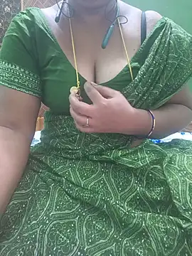 Tamil-kaviya98 online show from July 1, 2026, 9:53 am
