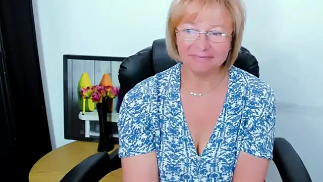 Snapshot of MarieneHot chatting on June 12, 2026, 5:16 am MarieneHot online show from June 12, 2026, 5:16 am