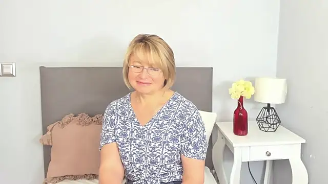 Snapshot of MarieneHot chatting on June 5, 2026, 5:34 am MarieneHot online show from June 5, 2026, 5:34 am