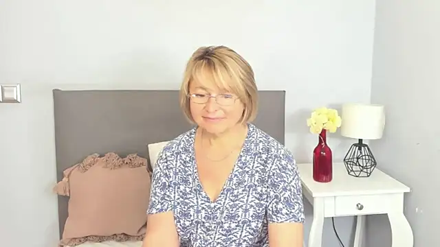 Snapshot of MarieneHot chatting on June 5, 2026, 6:52 am MarieneHot online show from June 5, 2026, 6:52 am