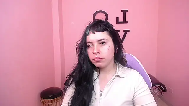 Snapshot of _sofia_smth_xx chatting on July 6, 2026, 1:07 pm sofia smth xx online show from July 6, 2026, 1:07 pm