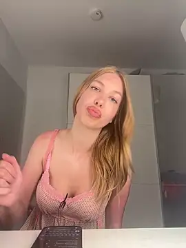 MilaaXOO online show from May 29, 2026, 7:53 pm