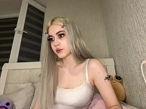 Snapshot of NINAKISSY chatting on June 19, 2026, 8:03 pm NINAKISSY online show from June 19, 2026, 8:03 pm