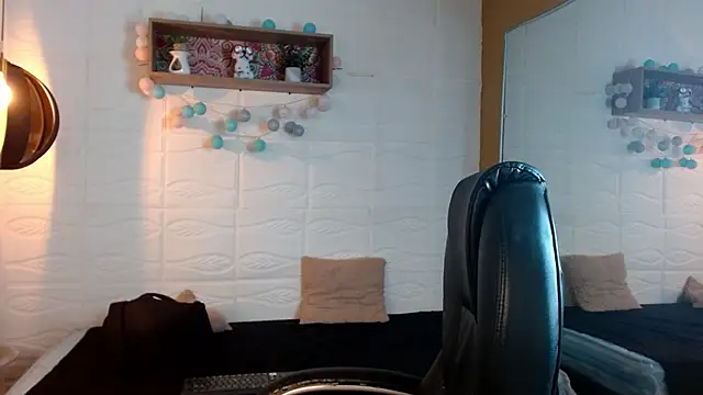 Snapshot of Marcoviolet chatting on June 13, 2026, 7:23 pm Marcoviolet online show from June 13, 2026, 7:23 pm