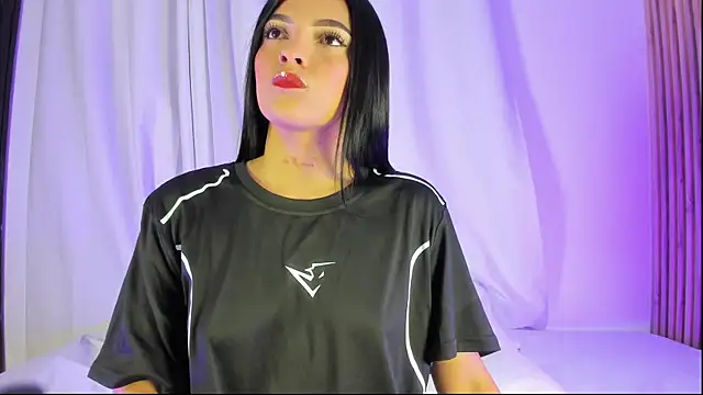 Saracortess online show from July 26, 2026, 3:02 am
