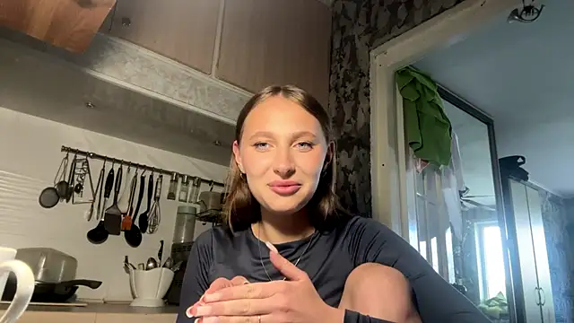 AlidaReff online show from June 1, 2026, 3:33 pm