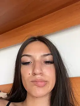 Snapshot of simina22 chatting on August 6, 2026, 1:50 pm simina22 online show from August 6, 2026, 1:50 pm
