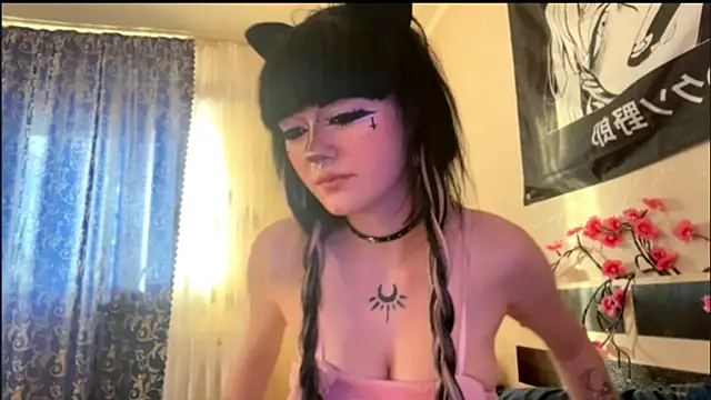HolyCute online show from July 16, 2026, 4:26 pm