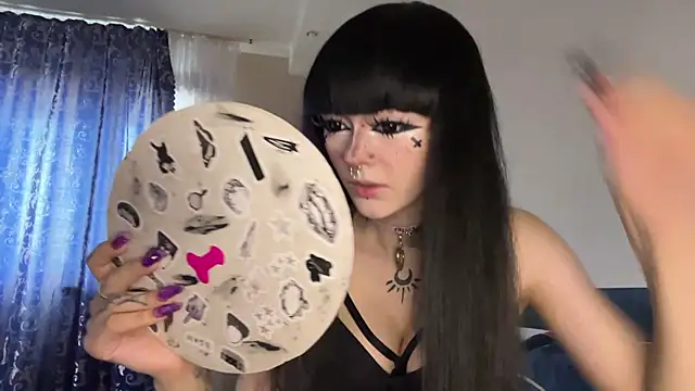 HolyCute online show from July 4, 2026, 5:17 pm