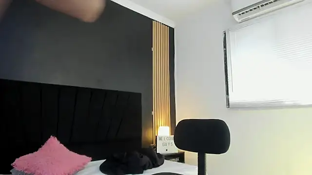 DILANX18 online show from June 16, 2026, 8:42 pm