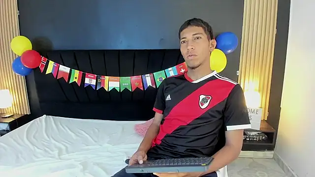 DILANX18 online show from June 20, 2026, 8:25 pm