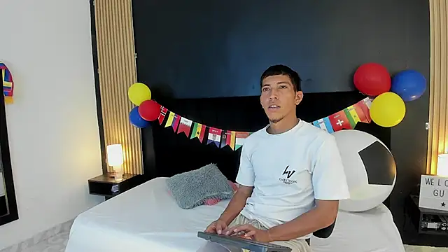 DILANX18 online show from June 23, 2026, 8:18 pm