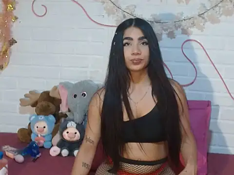 IreneSaez333 online show from June 25, 2026, 5:07 pm
