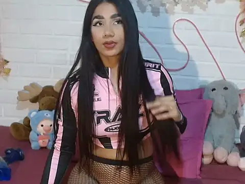 IreneSaez333 online show from June 27, 2026, 11:33 pm