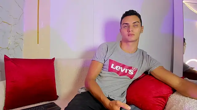 Snapshot of andrewevans46 chatting on June 2, 2026, 1:11 pm andrewevans46 online show from June 2, 2026, 1:11 pm