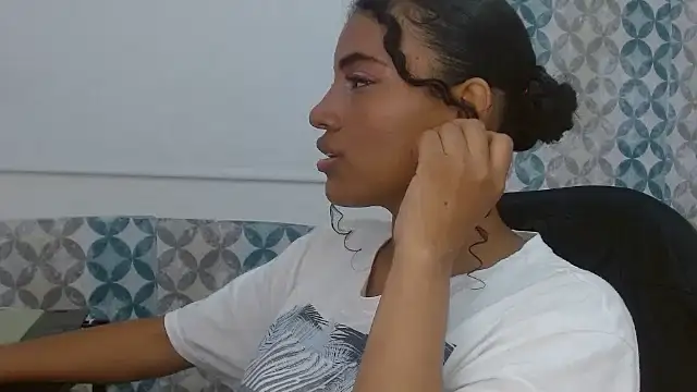 Isabellacarson online show from June 25, 2026, 6:35 pm