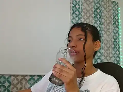 Isabellacarson online show from June 17, 2026, 5:56 pm