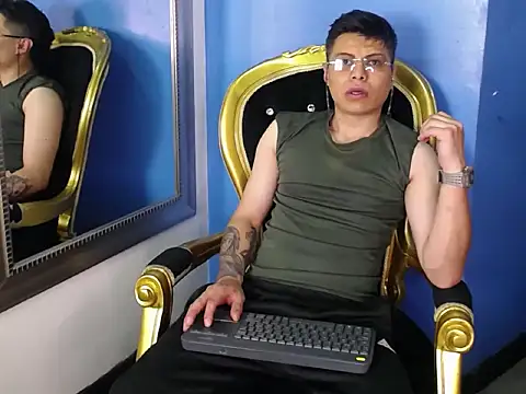 AquilesTaylor online show from June 19, 2026, 12:44 pm