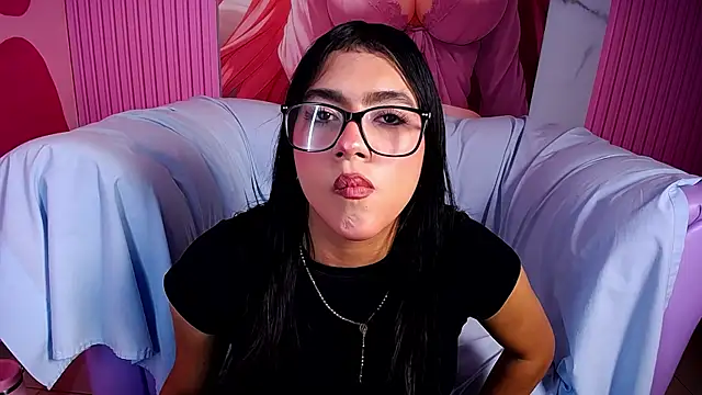 Holly Watson  online show from July 10, 2026, 2:33 am