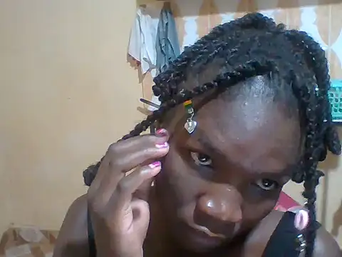 Snapshot of Skylark612 chatting on July 9, 2026, 10:42 pm Skylark612 online show from July 9, 2026, 10:42 pm