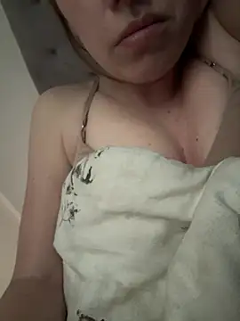 Snapshot of Lunaswee chatting on May 31, 2026, 6:41 am Lunaswee online show from May 31, 2026, 6:41 am
