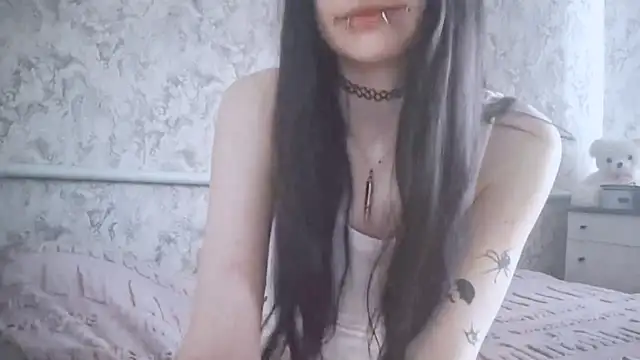 KrissyHiott online show from June 26, 2026, 4:07 am