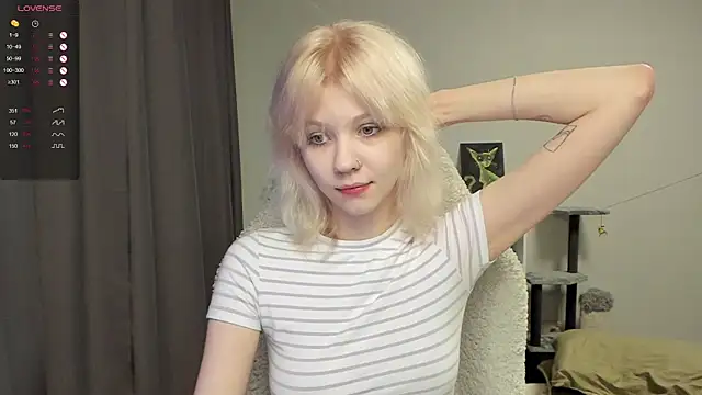 Snapshot of voguecaroline chatting on July 19, 2026, 8:16 pm voguecaroline online show from July 19, 2026, 8:16 pm