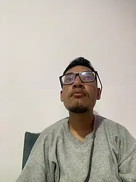 Snapshot of Guillermo26j chatting on May 31, 2026, 11:38 pm Guillermo26j online show from May 31, 2026, 11:38 pm