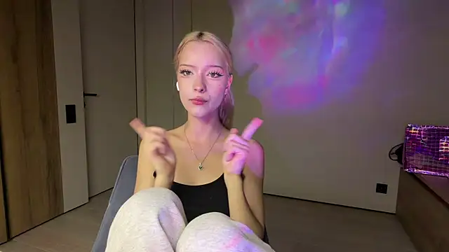 Snapshot of Anny_qte chatting on June 9, 2026, 7:04 pm Anny qte online show from June 9, 2026, 7:04 pm