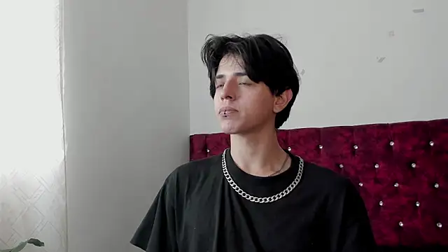 Snapshot of Angel_Miguel_1 chatting on June 3, 2026, 8:24 pm Angel Miguel 1 online show from June 3, 2026, 8:24 pm