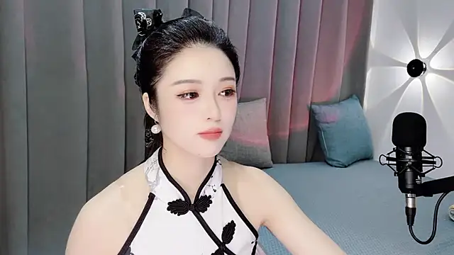 Snapshot of Momo-Wow chatting on June 13, 2026, 7:28 am Momo-Wow online show from June 13, 2026, 7:28 am