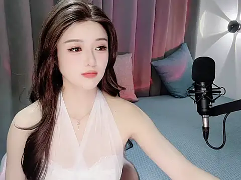 Snapshot of Momo-Wow chatting on June 10, 2026, 6:14 am Momo-Wow online show from June 10, 2026, 6:14 am