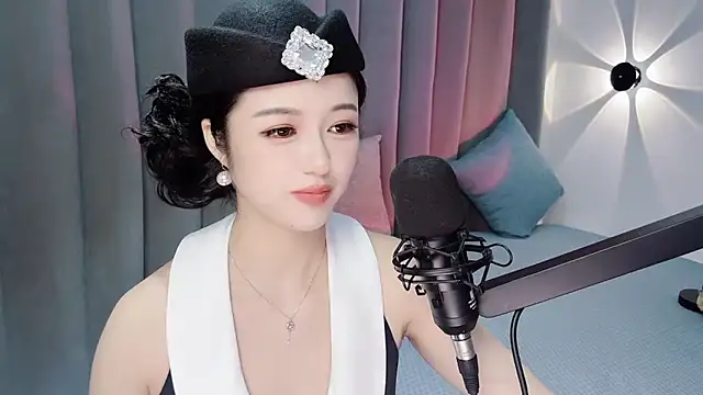 Snapshot of Momo-Wow chatting on July 7, 2026, 7:23 am Momo-Wow online show from July 7, 2026, 7:23 am