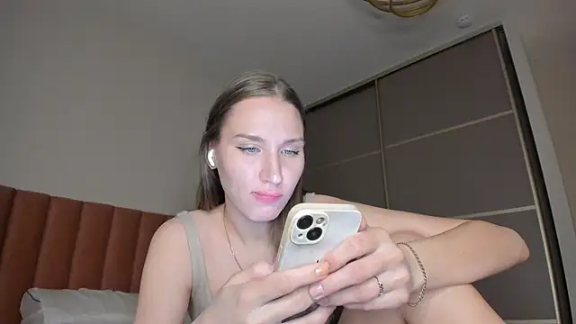 SofiClimbing online show from March 5, 2025, 1:06 pm