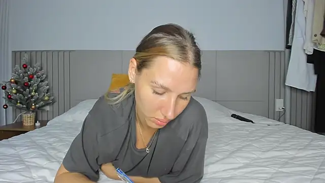 SofiClimbing online show from December 23, 2025, 10:03 am