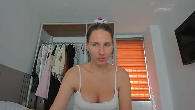 SofiClimbing online show from April 4, 2026, 5:47 am