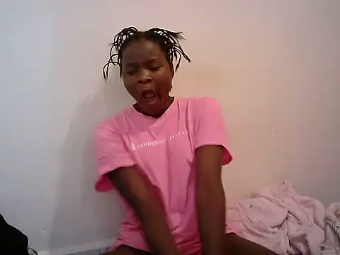 Snapshot of BerryJulie chatting on June 17, 2026, 6:02 am BerryJulie online show from June 17, 2026, 6:02 am