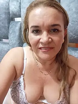 Snapshot of Sara_hilton02 chatting on June 5, 2026, 1:21 am Sara hilton02 online show from June 5, 2026, 1:21 am